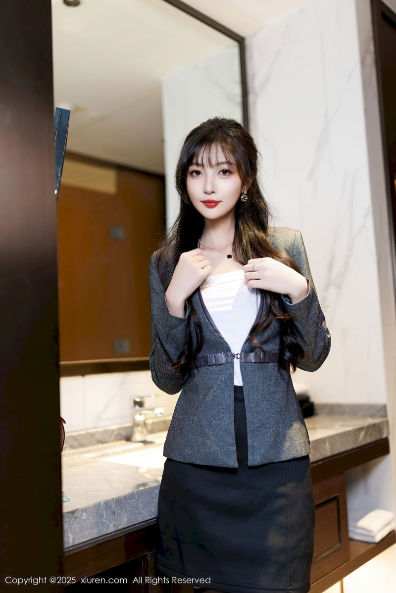 秀人网模特林星阑黑色短裙配魅惑黑丝西安旅拍-绅士社