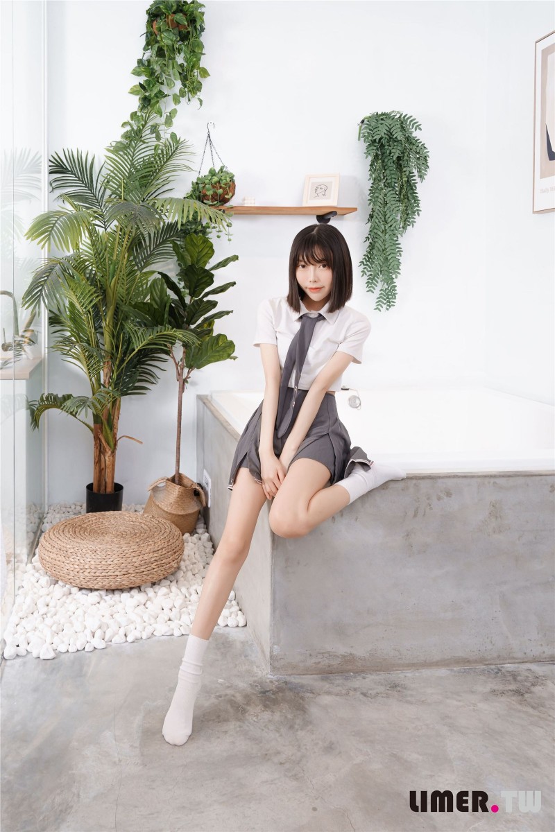 Limerence  NO.058 素人林莹 JK小隻馬の性感裸足-绅士社