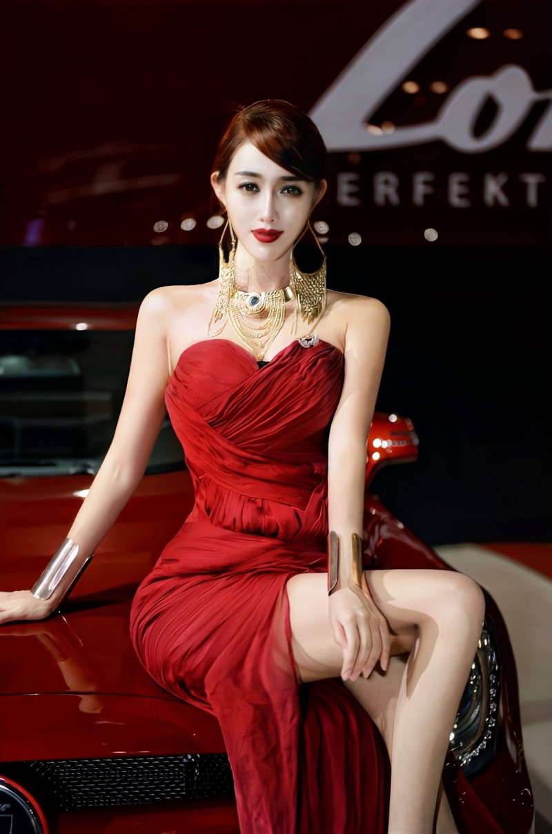 人气车模王黛施Queenly完美身材玛莎车展现场美图-绅士社
