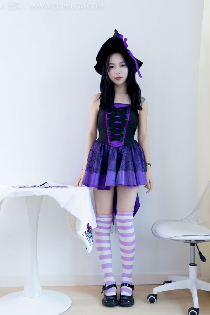 物恋传媒居家女友纱纱长筒袜巫女帽色服饰写真-绅士社