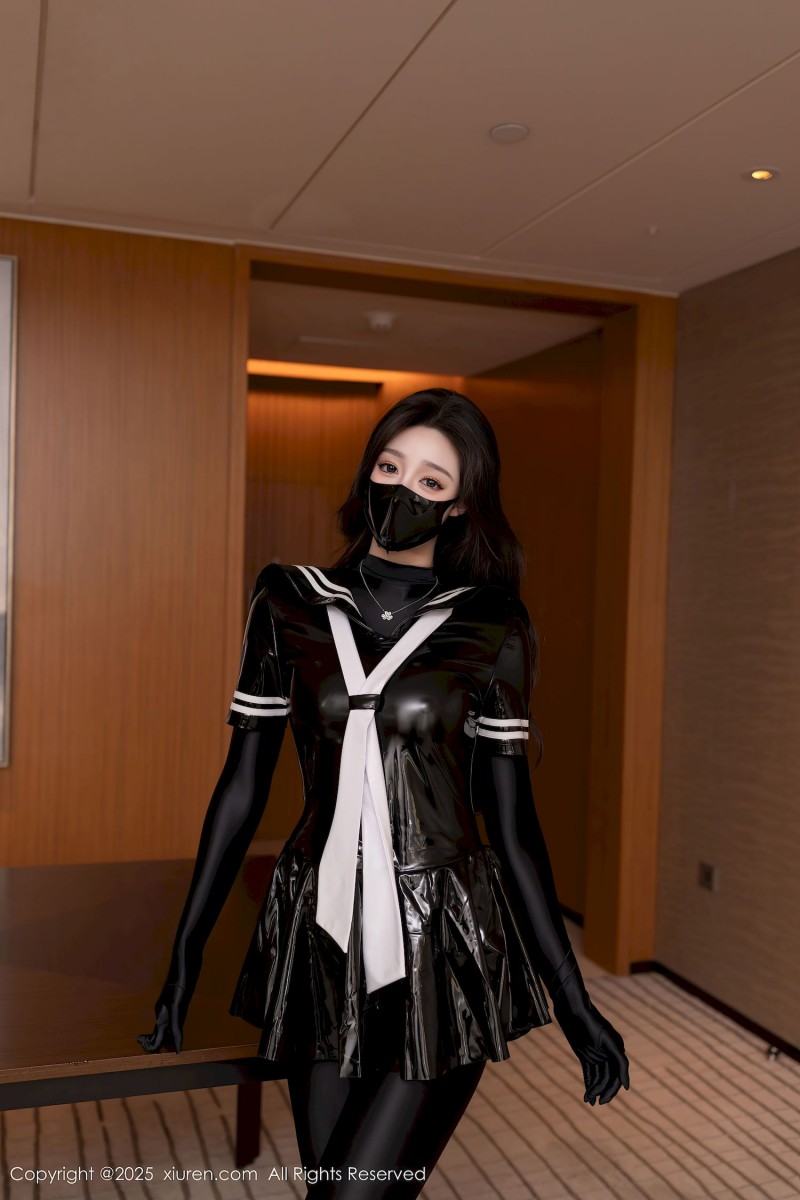 秀人网模特逗逗DouDou连体胶衣魅惑黑丝性感写真-绅士社