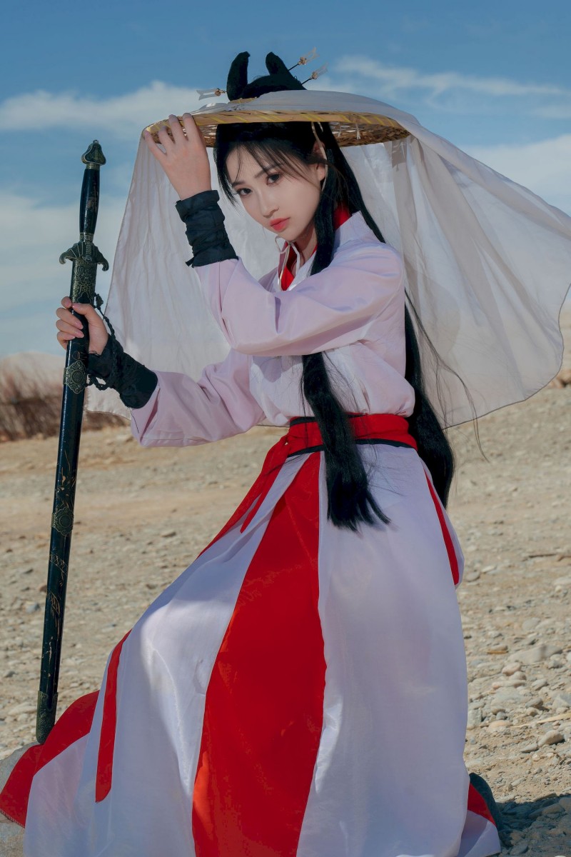 古典美女Nnian白衣胜雪沙漠女侠客主题柔情写真-绅士社